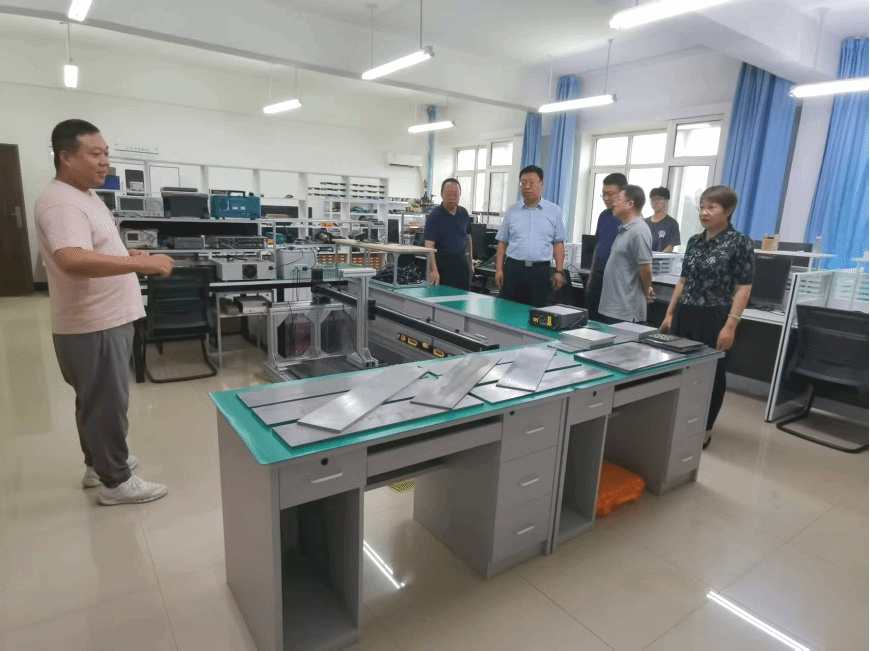 院领导带队开展秋季学期开学前实验室安全检查